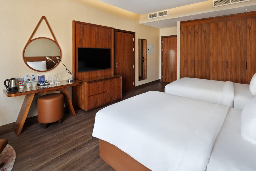 Zimmer Radisson Blu Hotel, Dubai Canal View