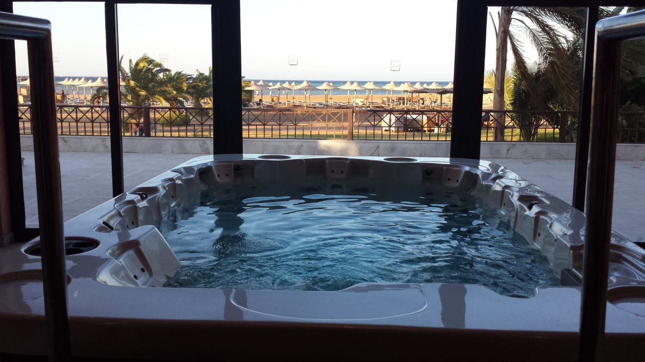 Blick aus dem Wellnessbereich aufs Meer Stella Beach Resort & Spa Makadi Bay