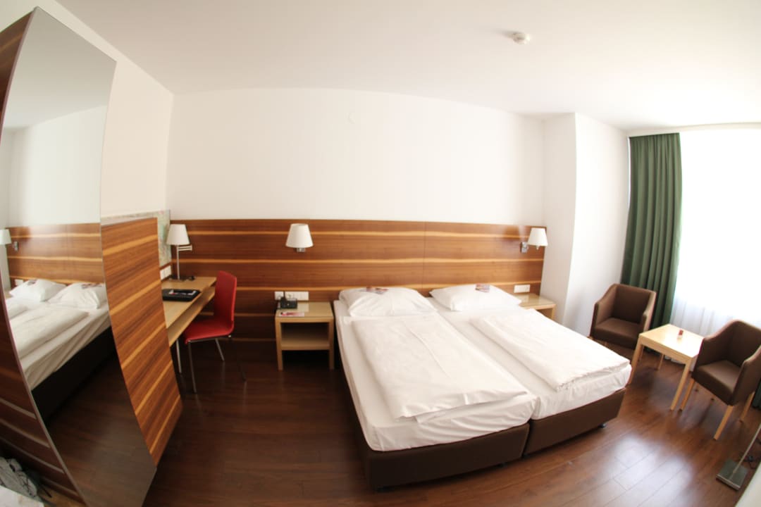 (mit Fisheye fotografiert, deshalb verzerrt) Four Points Flex by Sheraton Vienna Hauptbahnhof