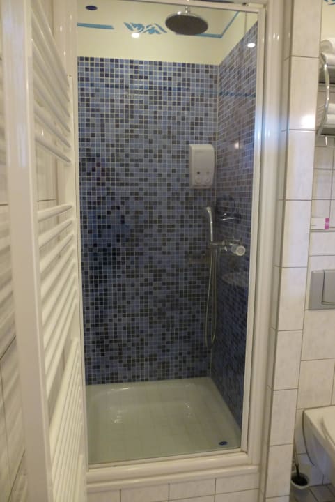 Bad Zimmer 205 Cinderella Hotel