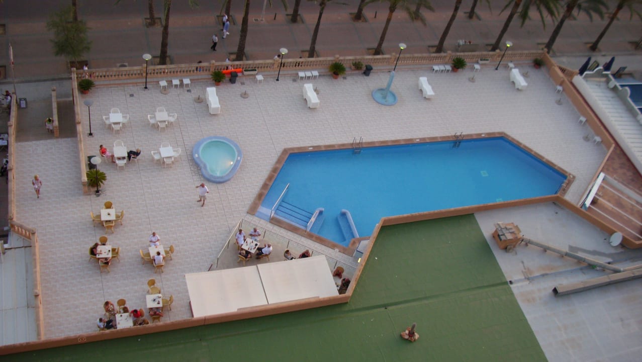Blick vom Balkon auf den Pool allsun Hotel Pil-lari Playa