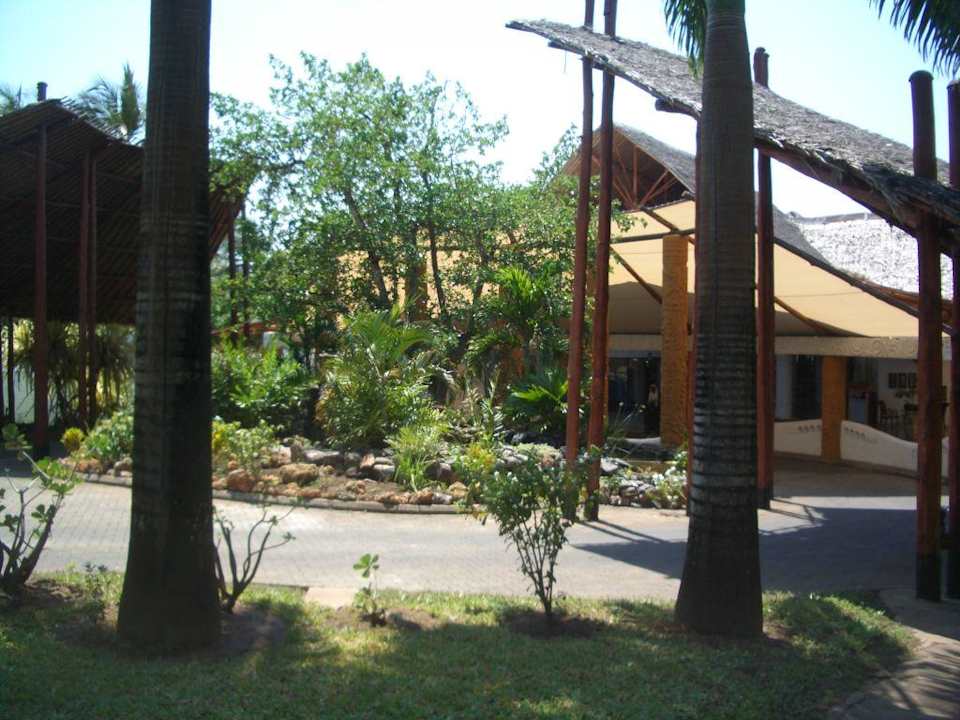 Einfahrt zum Hotel Hotel Southern Palms Beach Resort