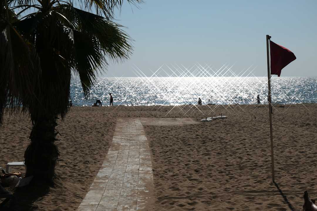 Strand Club Grand Side