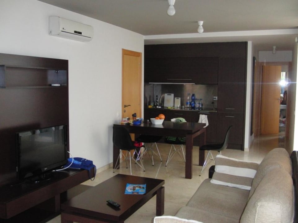 Wohnraum mit Küche Appartment L'Escala Resort