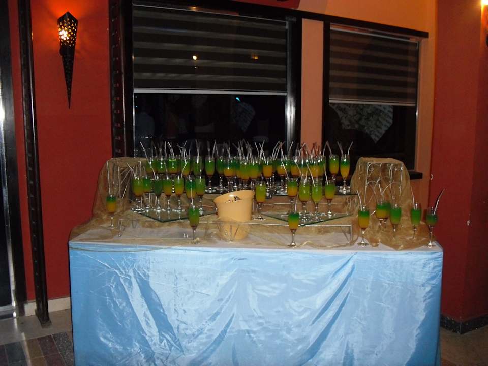 Cocktail Dekoration vor der Jazzbar Pickalbatros Alf Leila Wa Leila Resort - Neverland Hurghada