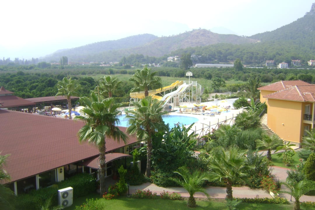 Вид из номера отеля в главном корпусе Hotel Seker Resort