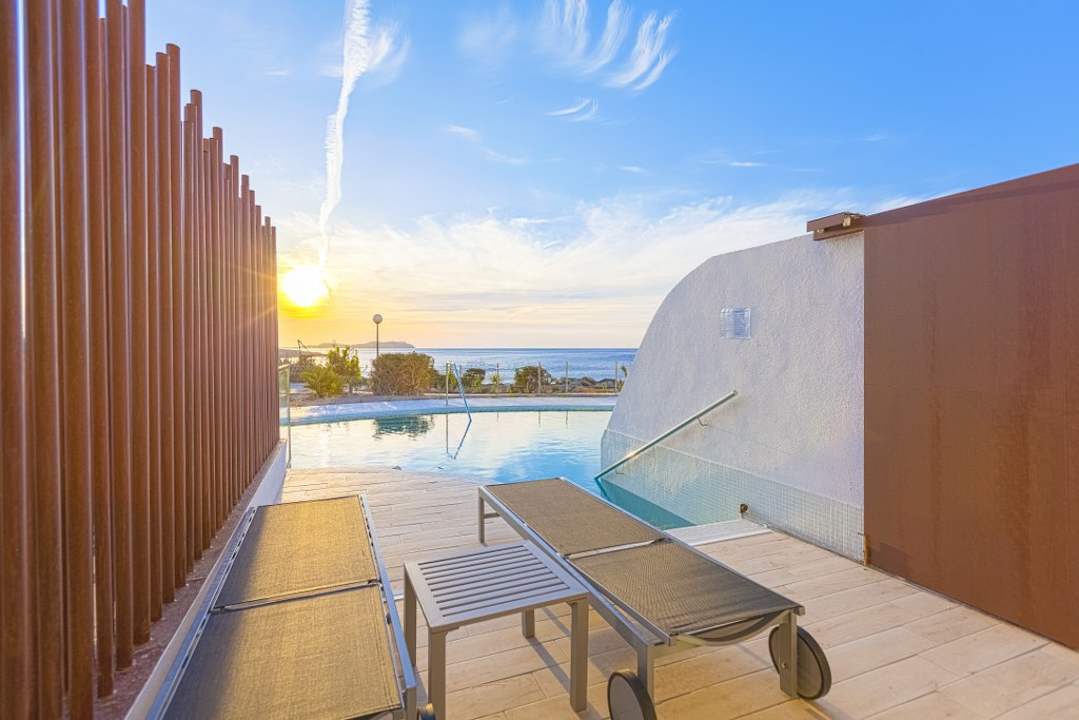 Pool Sirenis Seaview Country Club