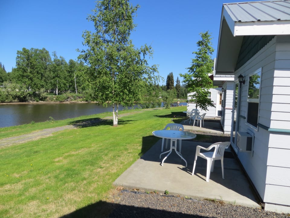 Sitzplatz zum Fluss Hotel Rivers Edge Resort