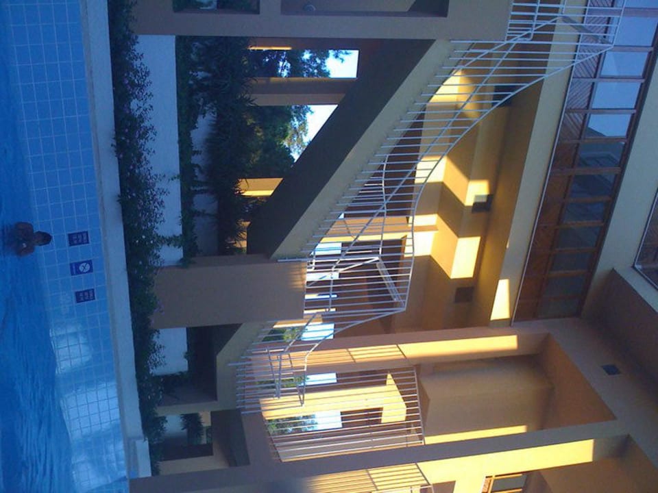 Ein Teil vom Pool und die riesen Treppe Asteria Collection Side