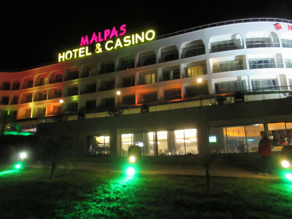 Abendliche Aussenansicht Chamada Prestige Hotel & Casino