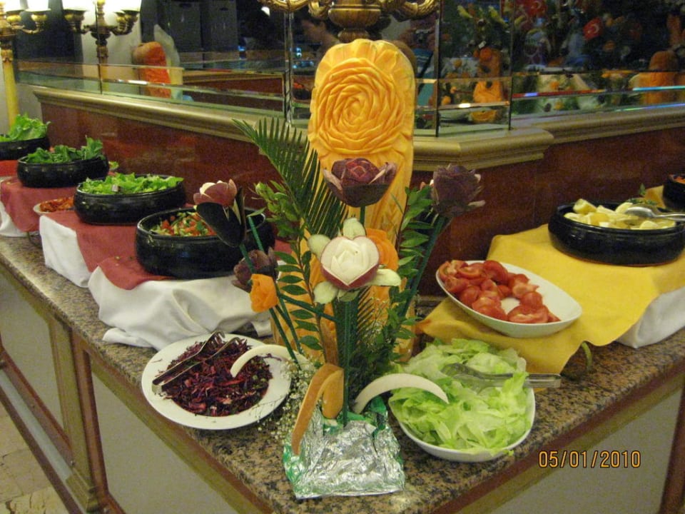 Alles aus Gemüse/Obst gemacht. Auch die Blumen Botanik Hotel & Resort