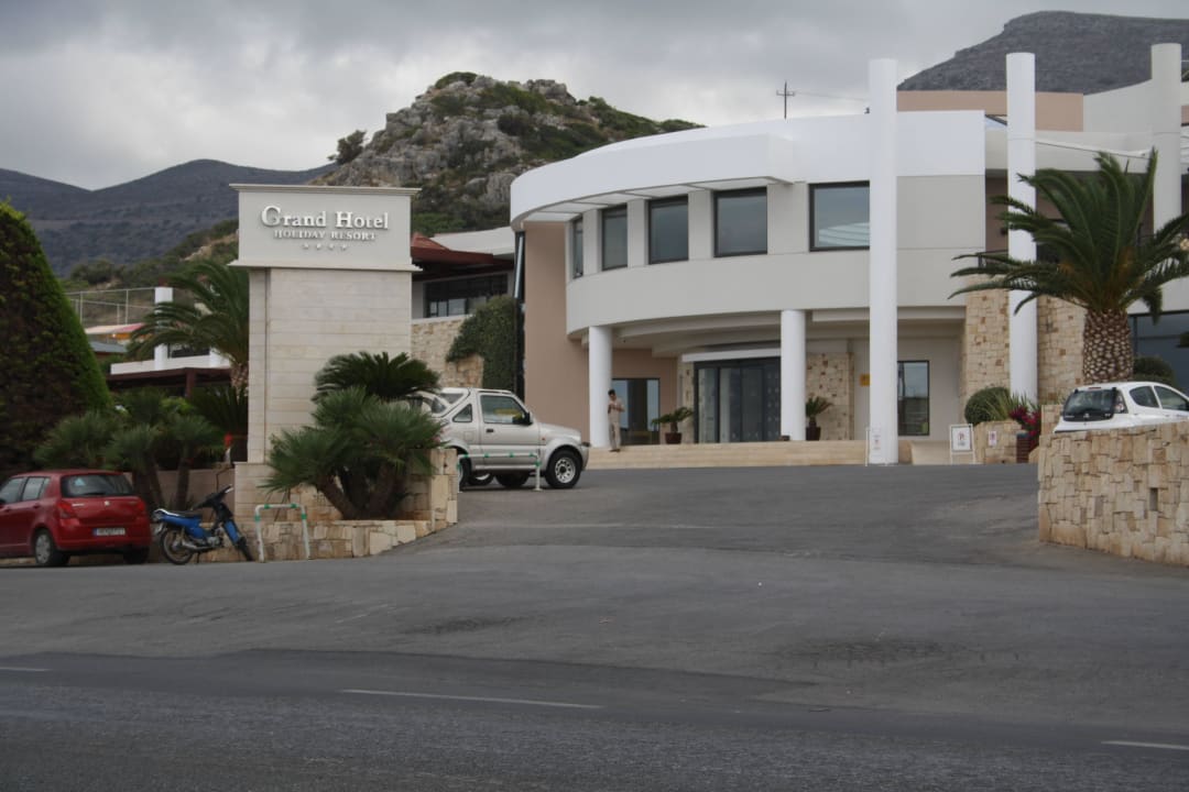 Auf den Parkplatz Grand Hotel Holiday Resort