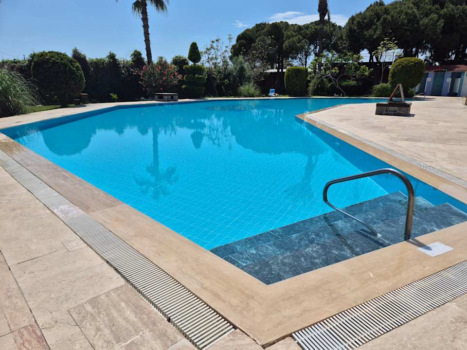 Pool Club Turtas Beach Hotel