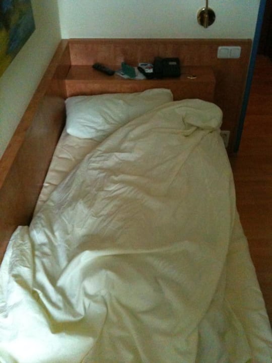 Ein Feldbett wäre nicht unbequemer gewesen Hotel Astor Kiel by Campanile