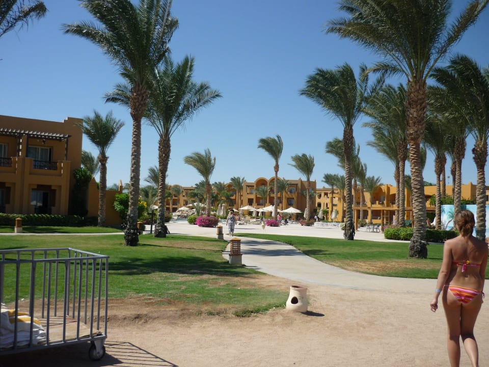 Центральный выход к пляжу Stella Beach Resort & Spa Makadi Bay