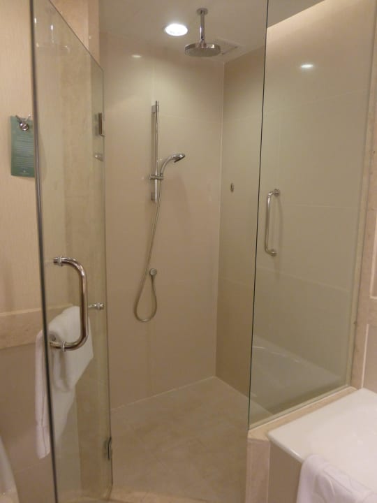 Badezimmer Horizon Club Premier Room Nr. 1018 Shangri-La Hotel, Chiang Mai