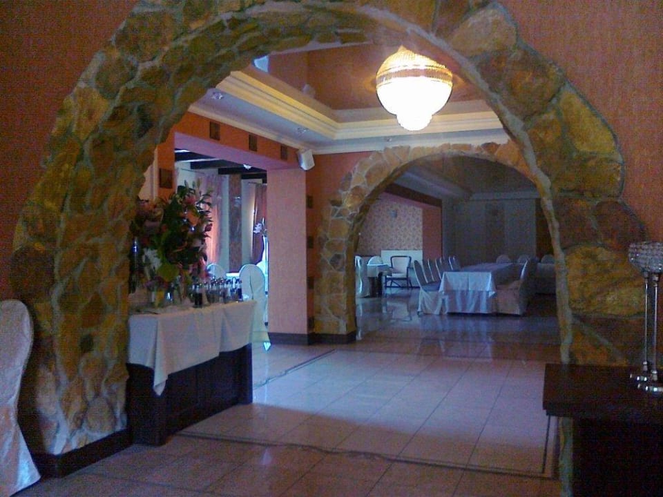 Łącznik pomiędzy dwoma salami restauracyjnymi Hotel Zajazd Kmicic