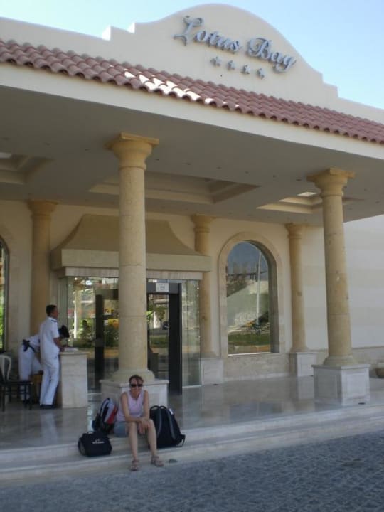 Haupteingang Lotus Bay Beach Resort