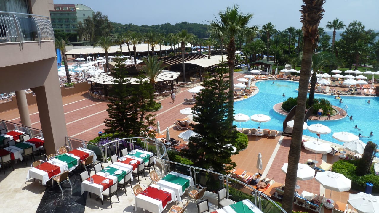 Blick auf Außenterrasse Arycanda Kirman Premium