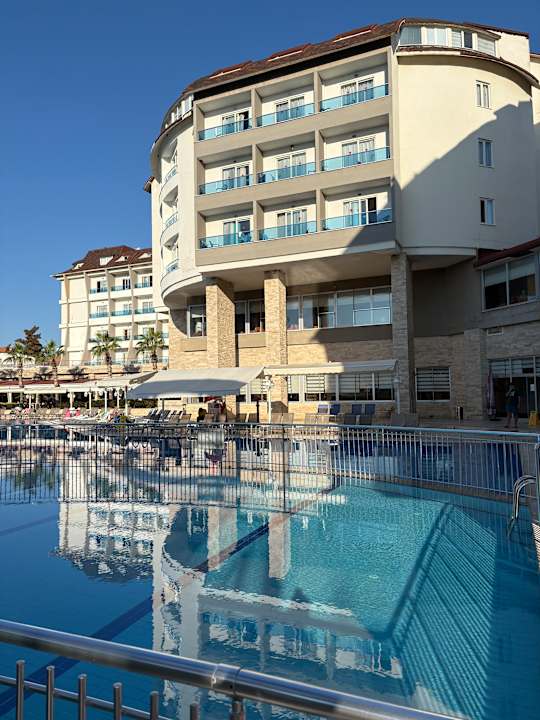 Außenansicht Ramada Resort by Wyndham Side