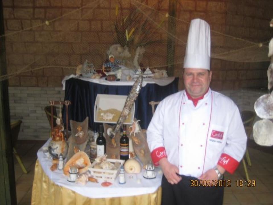 Büffet mit Miglen, dem Küchenchef GRIFID Club Hotel Arabella
