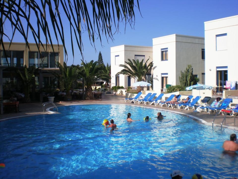 Drugi basen przy barku Hotel Meropi