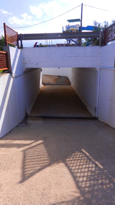 Unterführung zum Strand HARPIN Georgioupolis Resort Aquapark & SPA