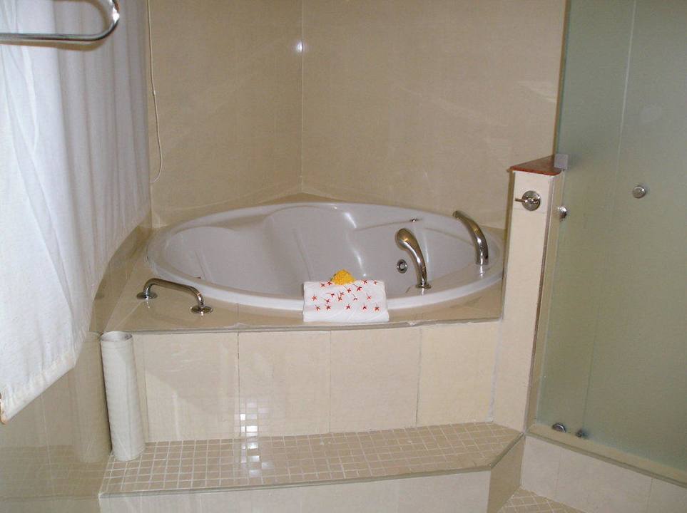 Whirlpool im Bad (Junior Suite) Grand Palladium Select Bávaro Resort & Spa