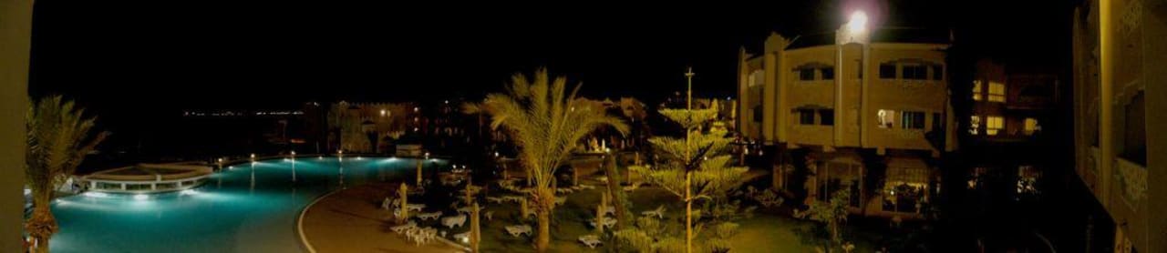 Panorama vom Balkon bei Nacht Mahdia Beach & Aquapark
