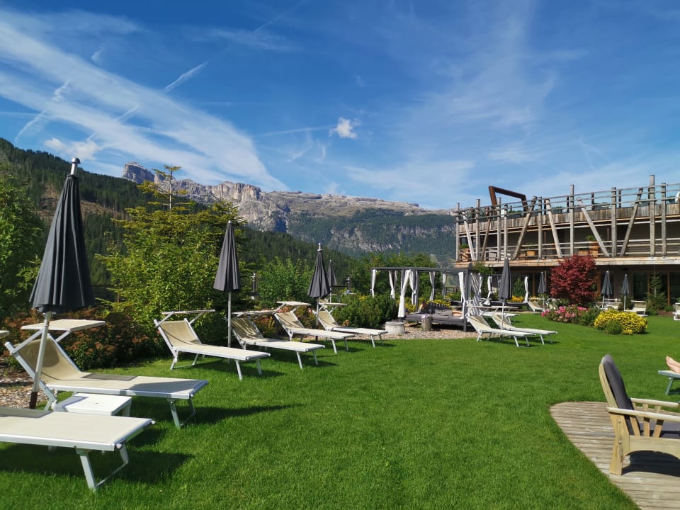 Gartenanlage Dolomiti Wellness Hotel Fanes