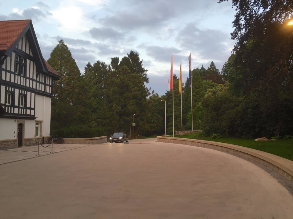 Feuerwehrzufahrt keine Be- und Entlademöglichkeit Dorint Hotel Frankfurt/Oberursel