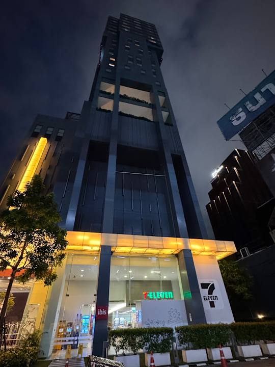 Außenansicht Hotel ibis Bangkok Siam