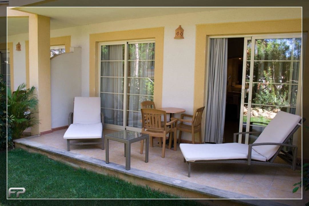 Terrasse der Privileg Junior Suite VIVA Cala Mesquida Suites & Spa 16+