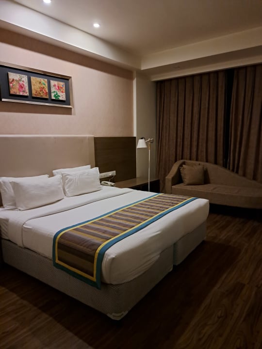 Zimmer Golden Tulip Suites Gurgaon