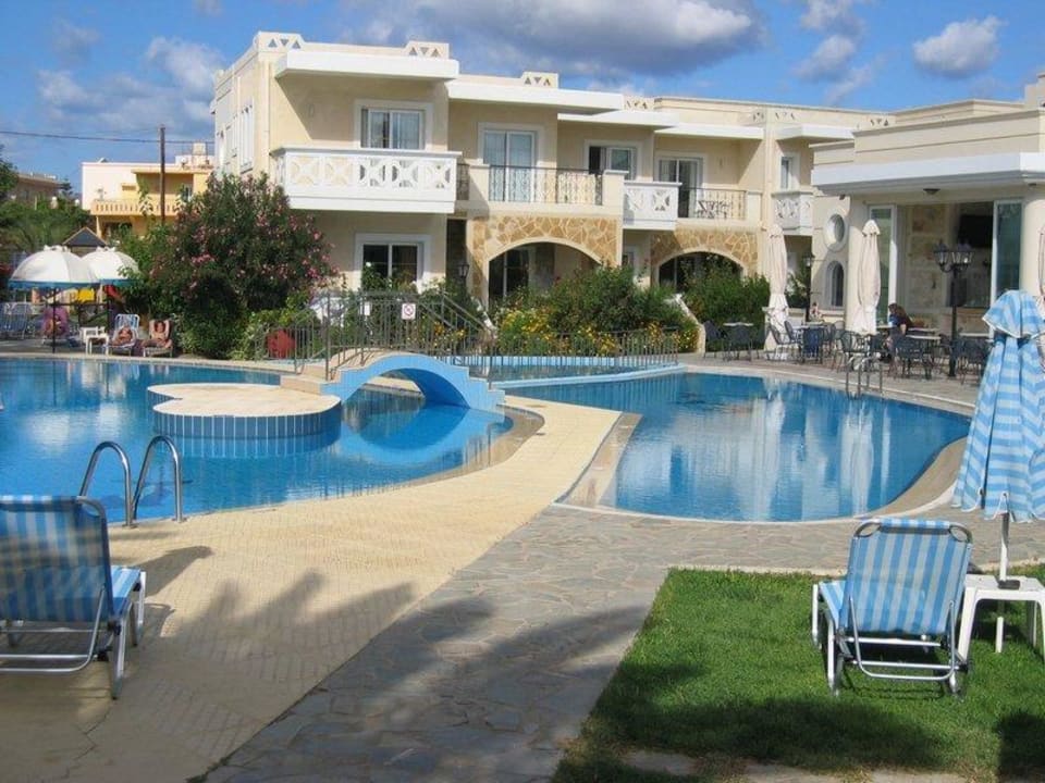 Pool bei Poolbar Kastalia Village & Saint Nikolas Hotel