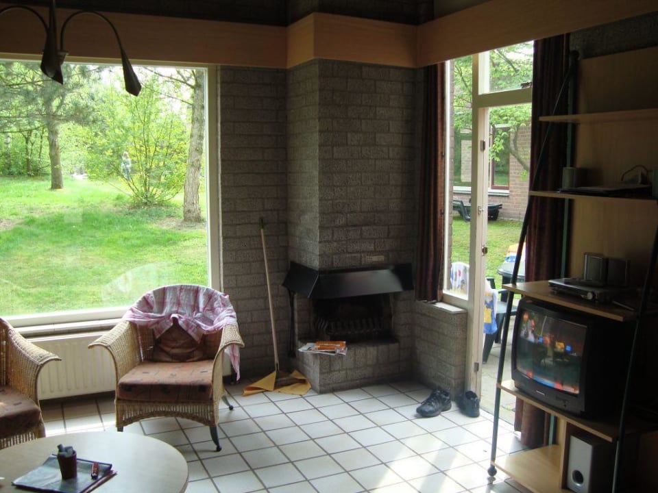 Wohnzimmer/Kamin /TV Roompot Weerterbergen