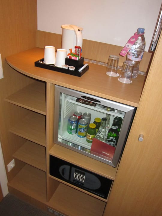 Minibar im Wandschrank Hotel Novotel Vilnius