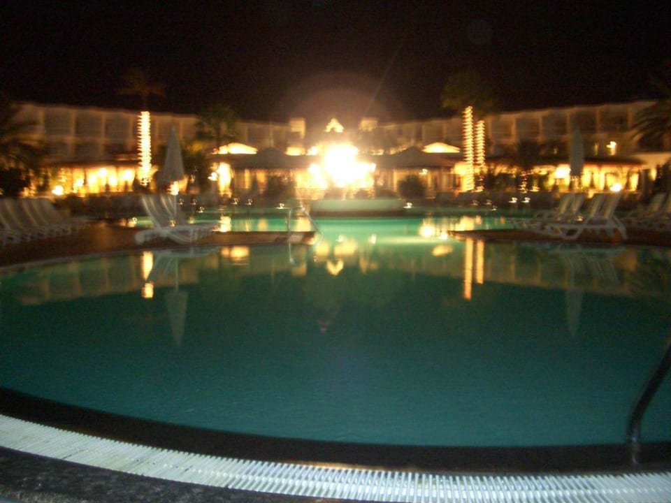 Pool am Abend Hotel Riu Paraiso Lanzarote