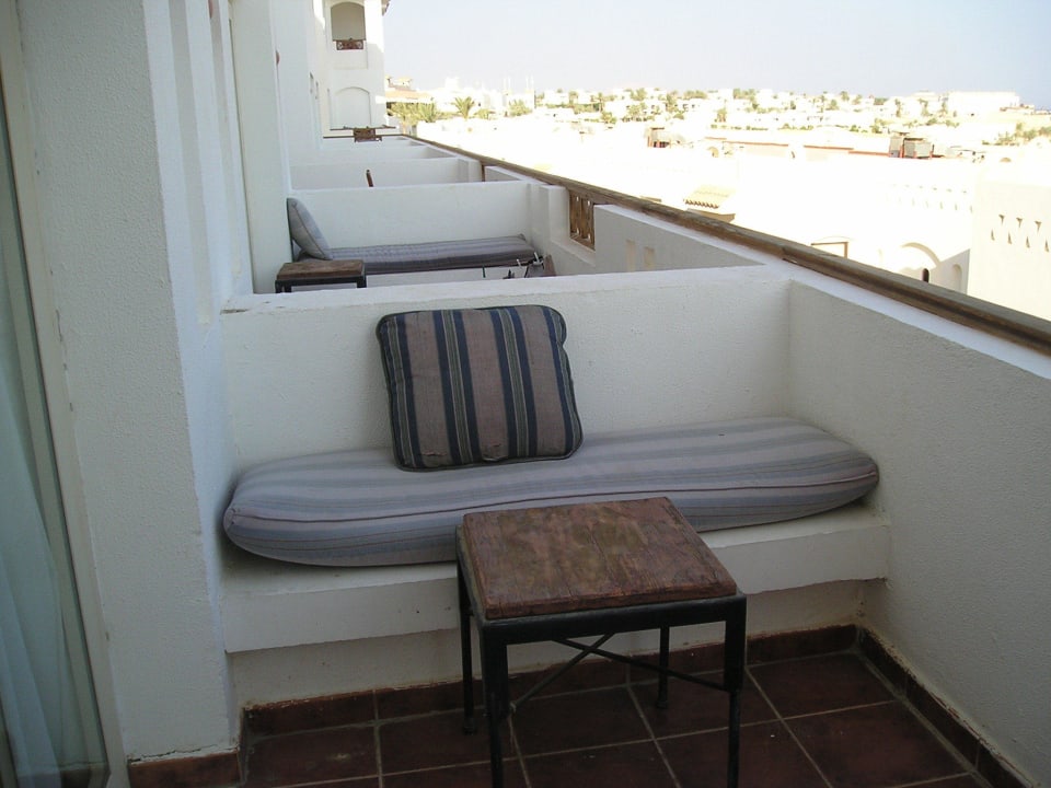 Siedzonka na balkonie Hotel Continental Garden Reef Resort