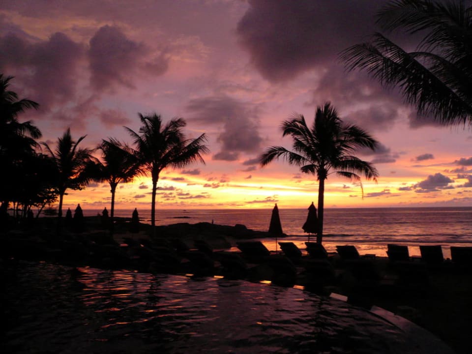 Sonnenuntergang am Pool Khaolak Laguna Resort