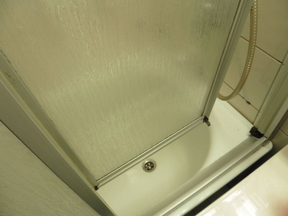 Kaputte Schiebewand im Badn Original Sokos Hotel Presidentti Helsinki