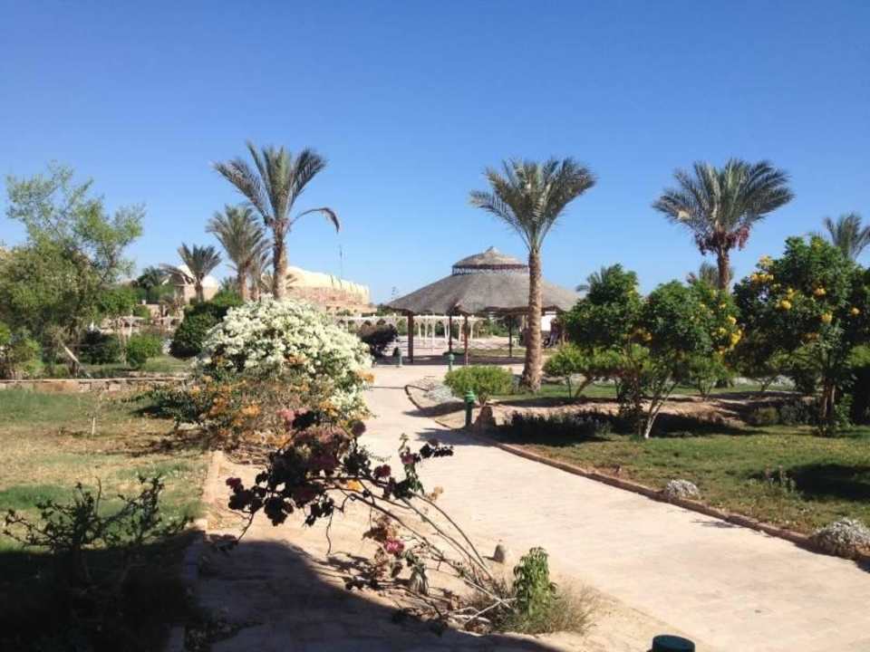Fragment ogrodu Pensée Royal Garden Beach Resort