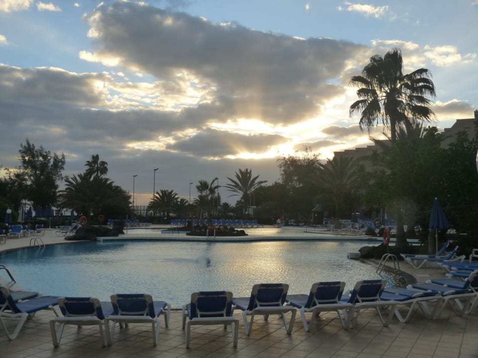 Pool -Bereich Hotel Grand Teguise Playa