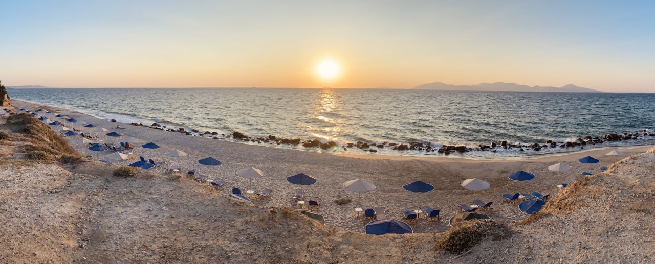 Strand Hotel Kouros Palace