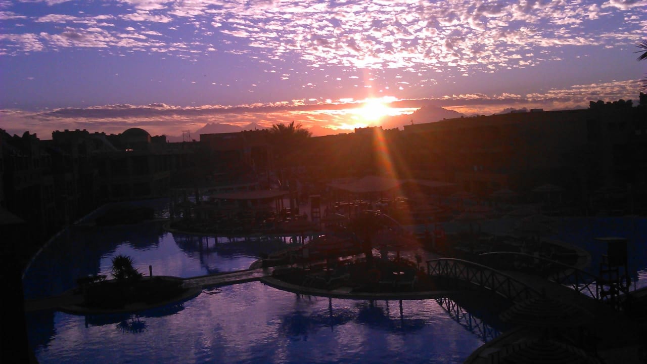 Sonnenuntergang vom Balkon aus Hotel Titanic Palace
