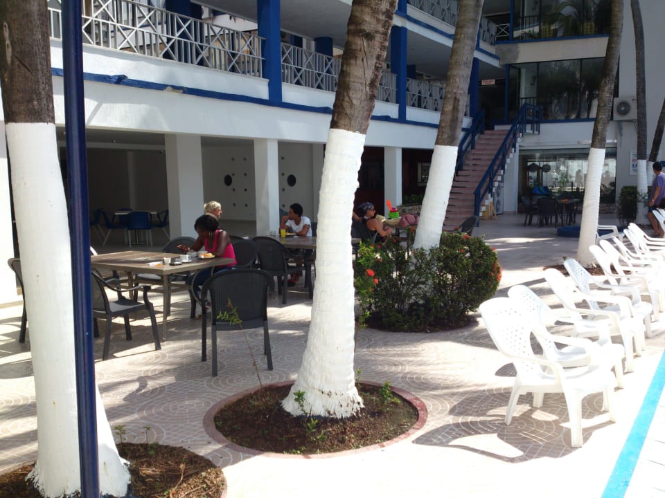 Frühstück am Pool Hotel Sol Caribe San Andres