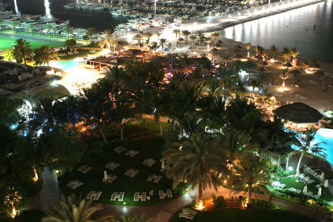 Ausblick von der 8. Etage Le Meridien Mina Seyahi Beach Resort & Waterpark