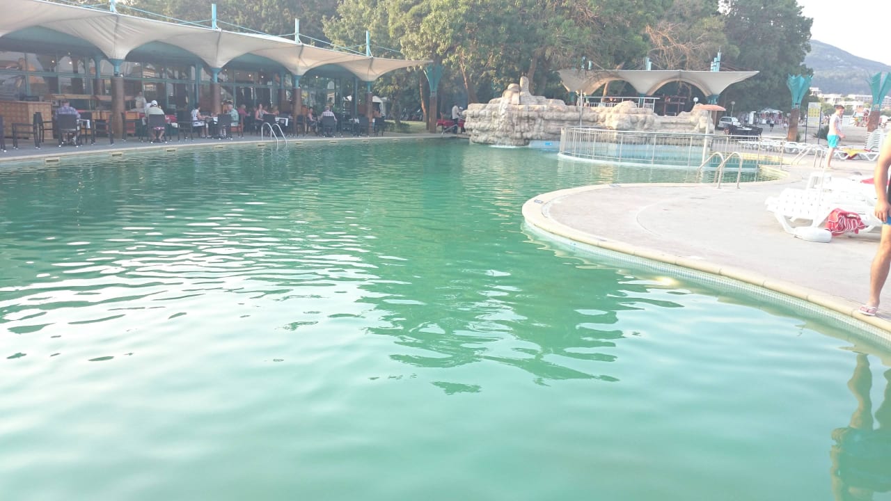 Trüber Pool Hotel Borjana