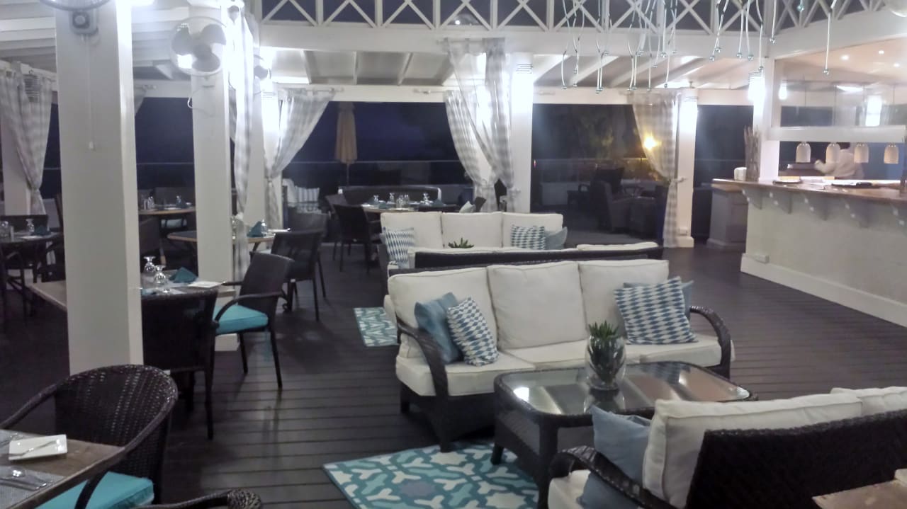 Gastro Sea Breeze Beach House - All Inclusive