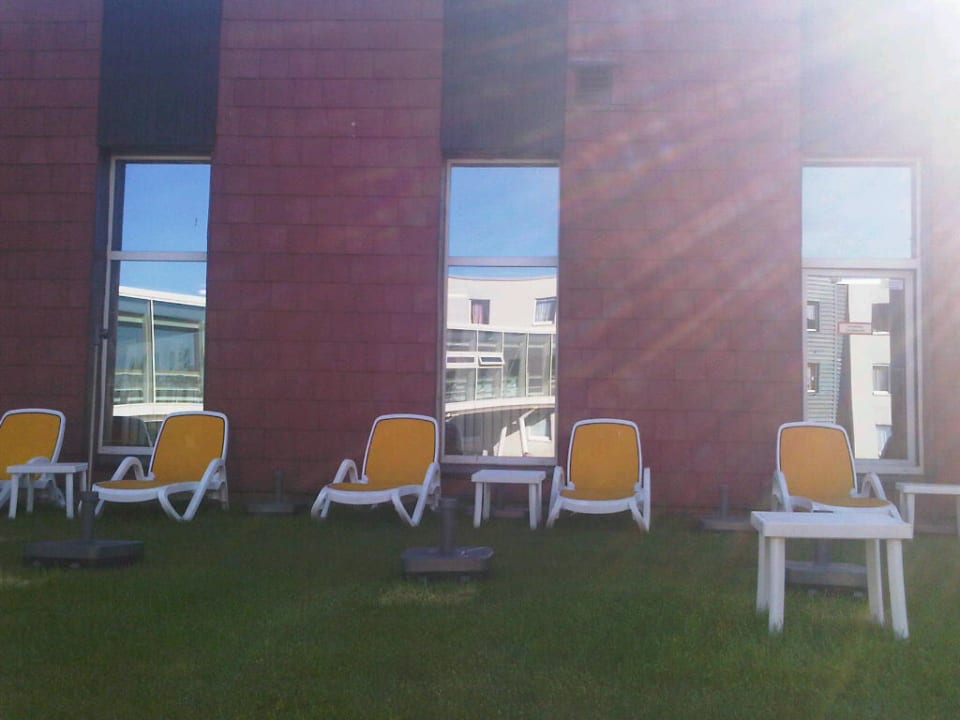 Sonnenliegen mit Spiegelfenstern AHORN Waldhotel Altenberg